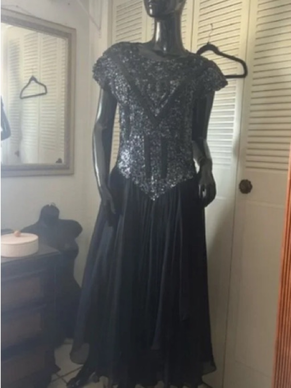 Elegant Black Sequin Evening Dress